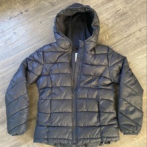 Old navy black frost free puffer jacket. Size 10–12.